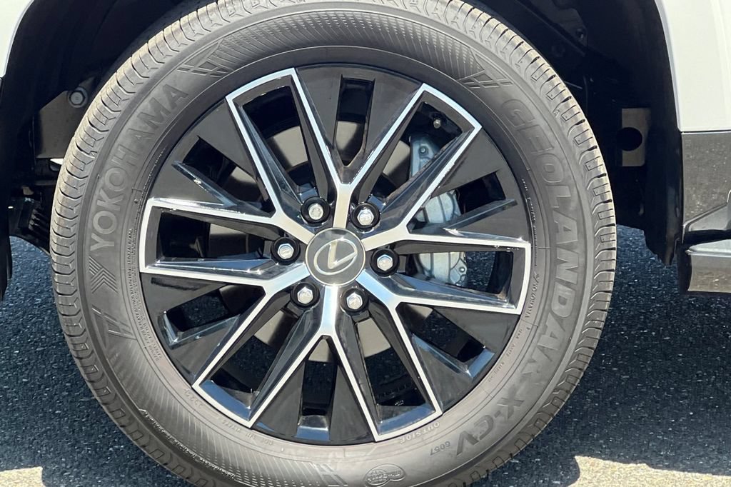 New 2026 Lexus GX 550 AWD/4WD image 10