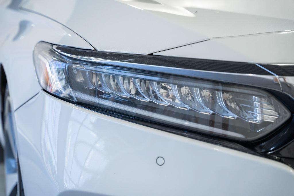 Used 2018 Honda Accord Touring image 10