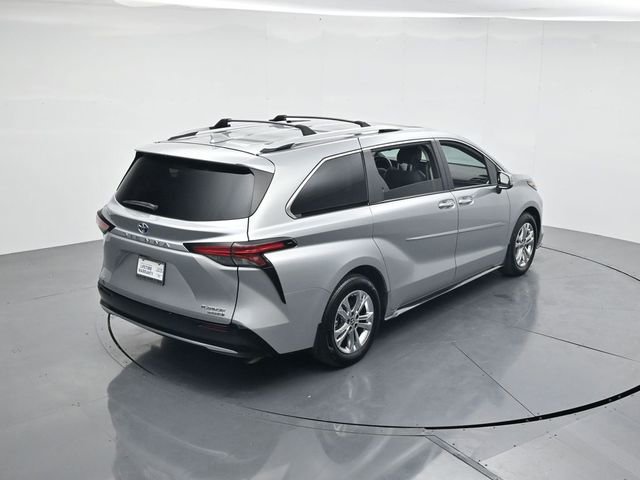 Used 2024 Toyota Sienna Platinum image 41