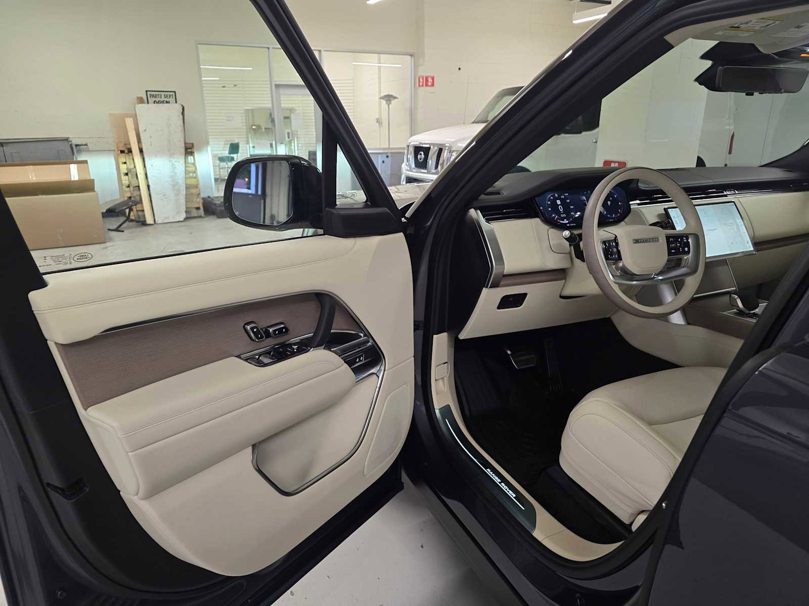 New 2026 Land Rover Range Rover SE image 21