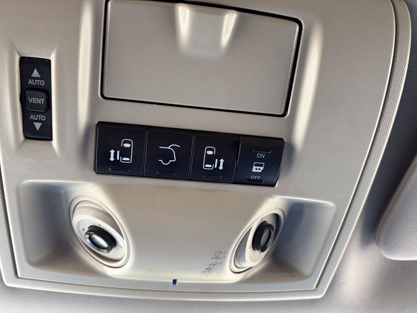 Used 2015 Chrysler Town & Country Limited Platinum w/ Trailer Tow Group FWD image 16