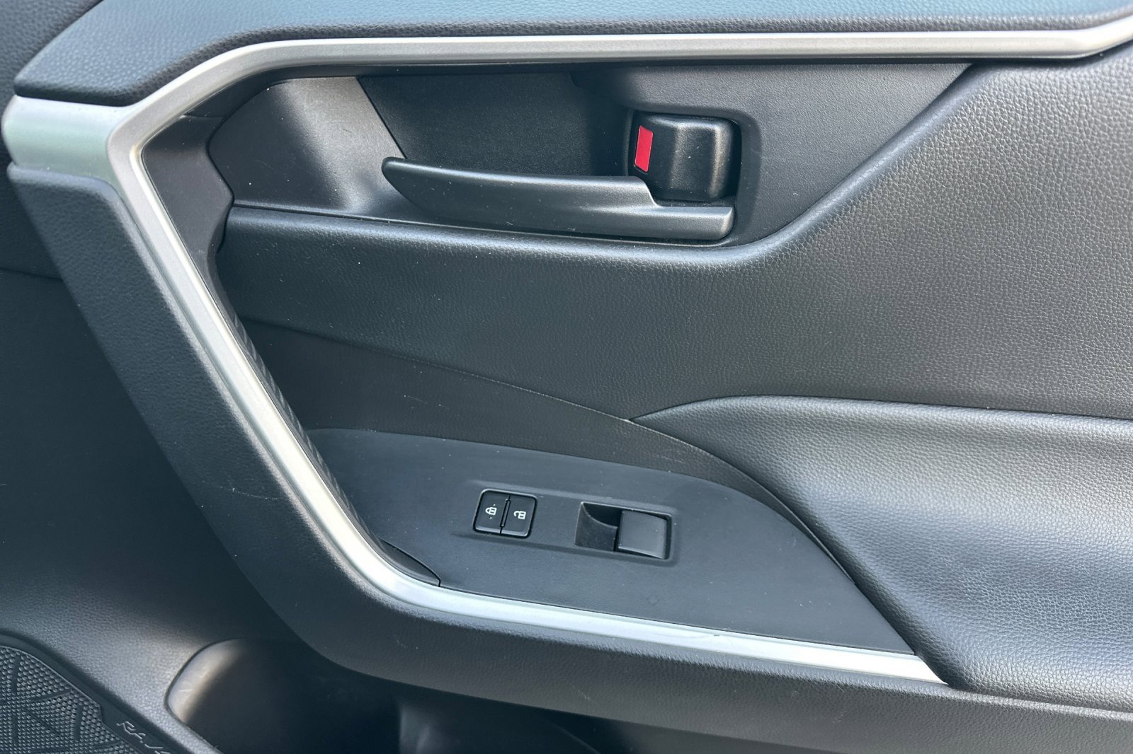 Used 2024 Toyota RAV4 LE image 21