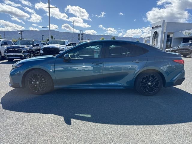 Used 2025 Toyota Camry SE w/ Convenience Package image 3
