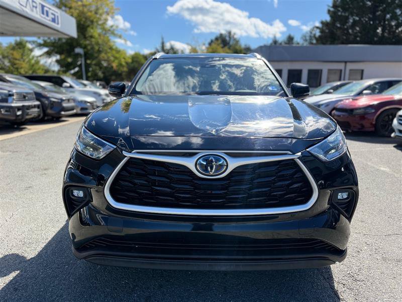 Used 2023 Toyota Highlander XLE FWD image 2