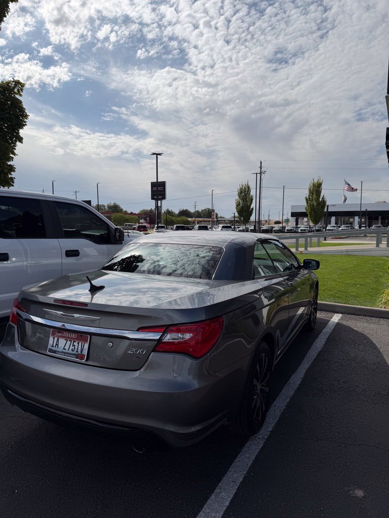 Used 2012 Chrysler 200 S FWD image 14