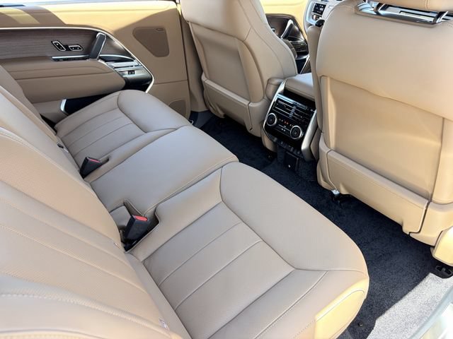 New 2026 Land Rover Range Rover Long Wheelbase SE AWD/4WD image 13