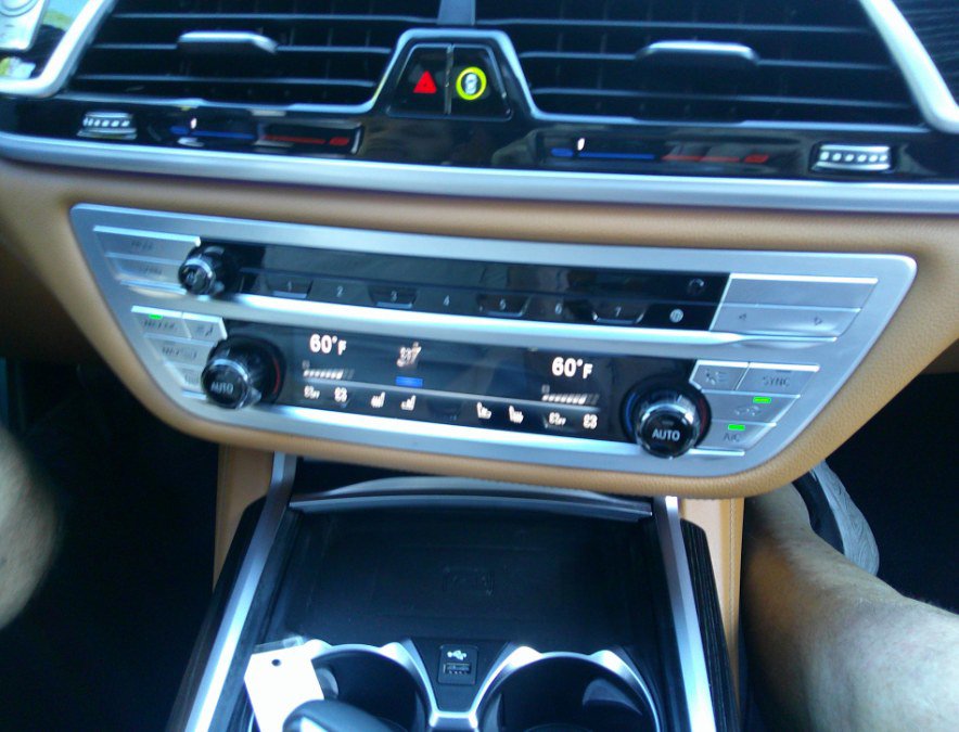 Used 2021 BMW 750i xDrive w/ Luxury Rear Seating Package AWD/4WD image 76