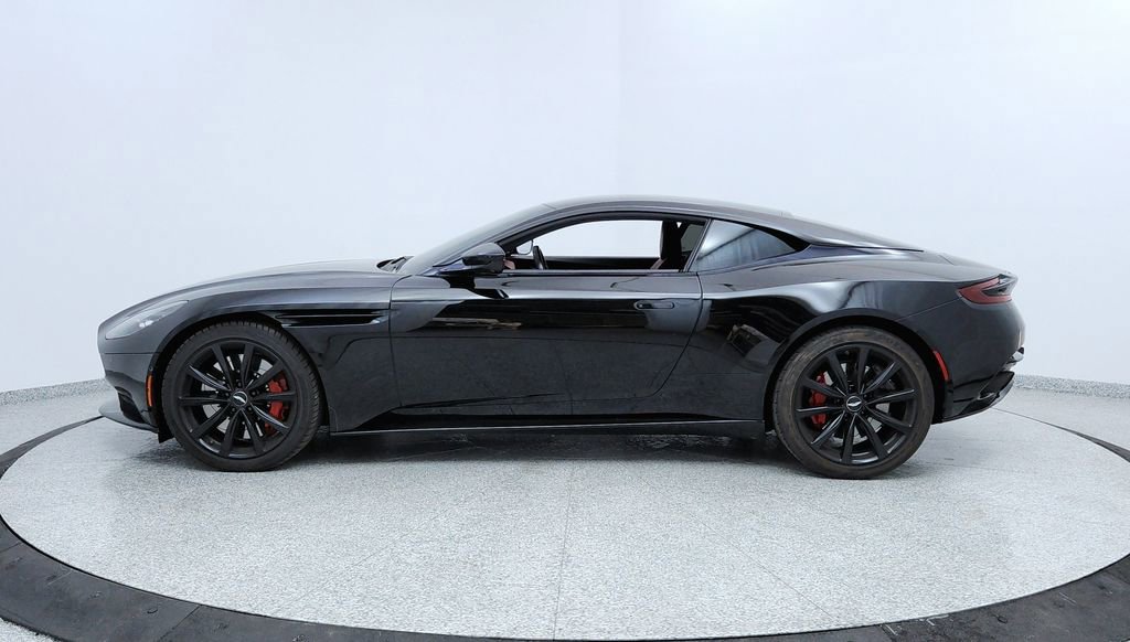 Used 2018 Aston Martin DB11 Coupe image 2