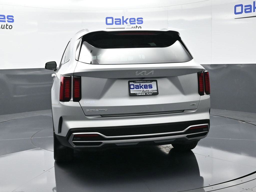Certified 2024 Kia Sorento EX image 7