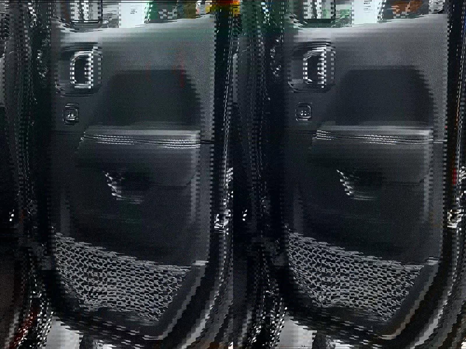 Used 2022 Jeep Wrangler Unlimited Sahara w/ Cold Weather Group AWD/4WD image 12