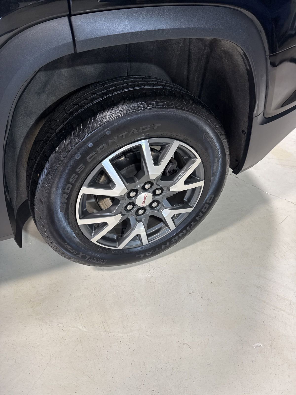 Used 2023 GMC Acadia SLE image 6