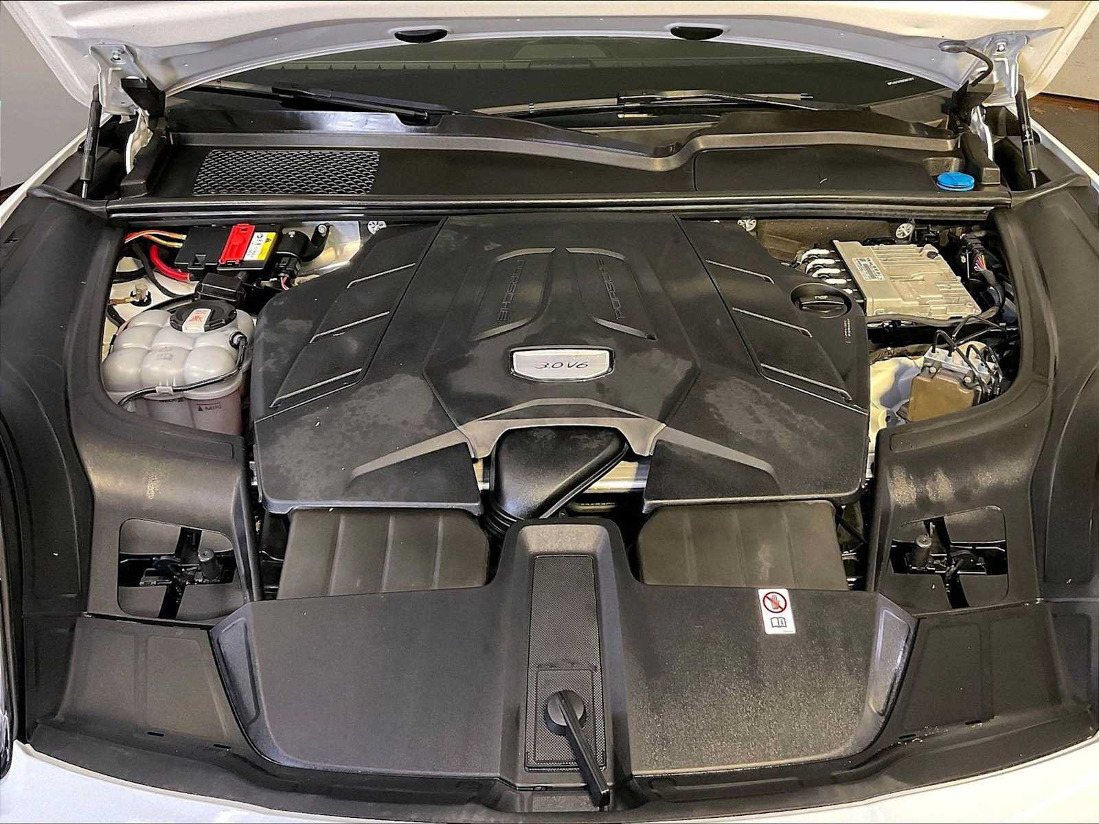 Certified 2022 Porsche Cayenne AWD/4WD image 32