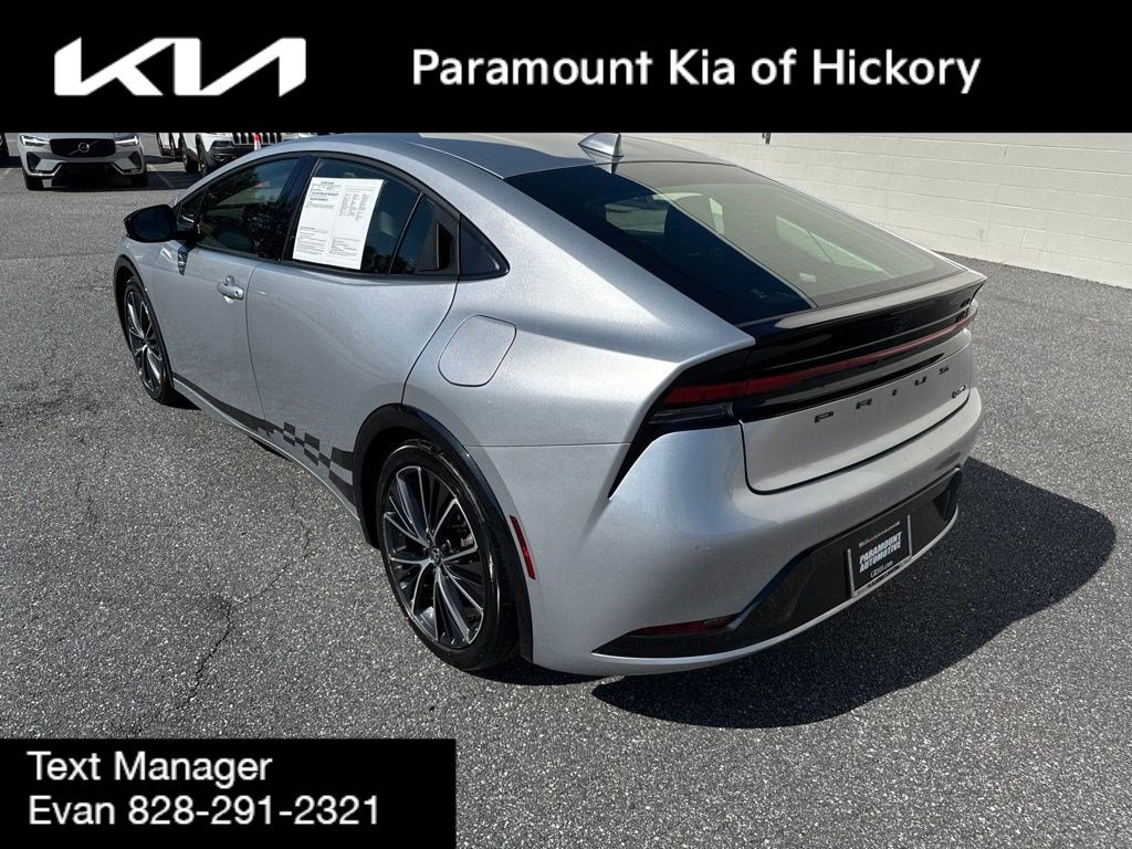 Used 2025 Toyota Prius XLE FWD image 5