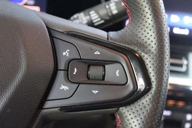 Used 2024 Chevrolet Trax RS w/ Sunroof Package FWD image 17