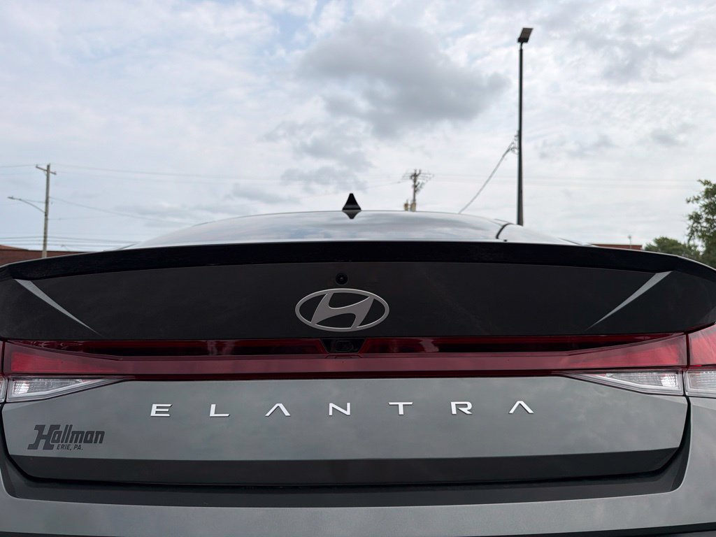 Used 2025 Hyundai Elantra Sport FWD image 10