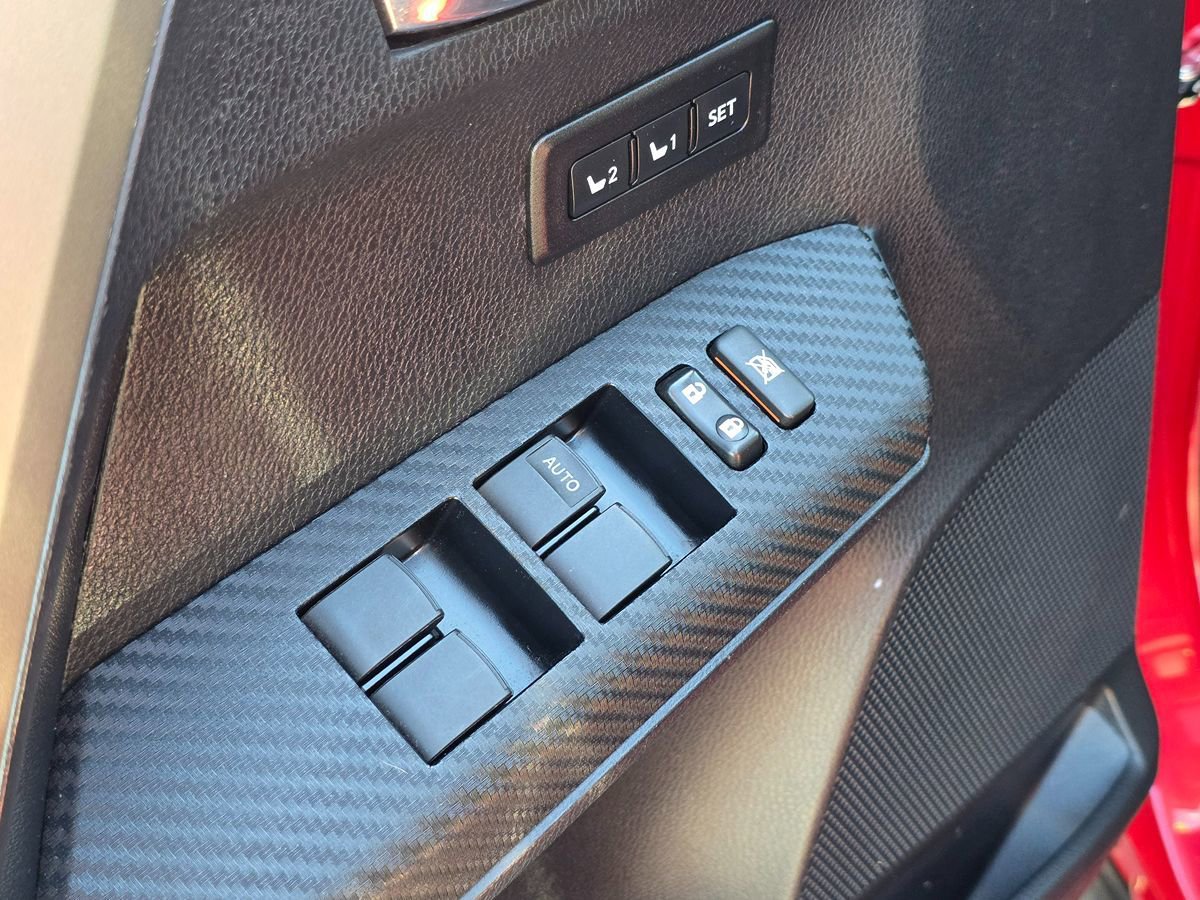 Used 2015 Toyota RAV4 Limited image 25