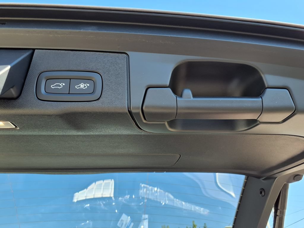 New 2026 Volvo XC60 B5 Plus w/ Protection Package Premier AWD/4WD image 11