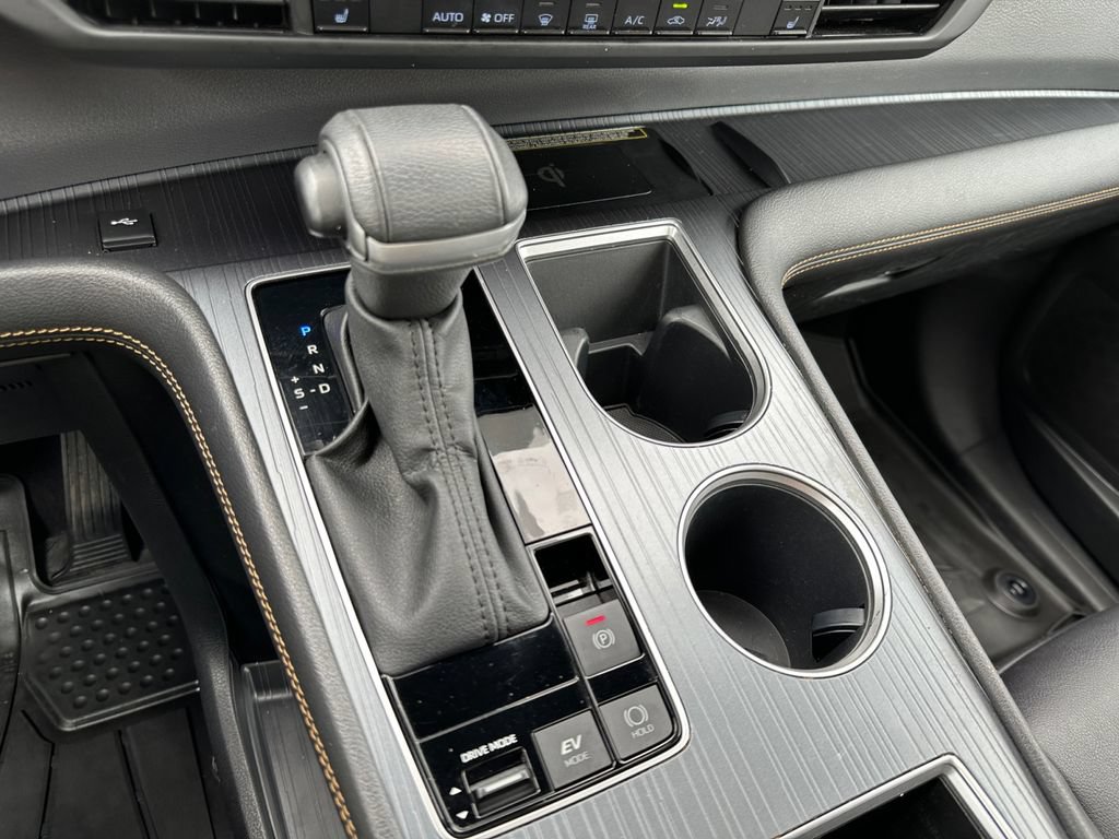 Used 2023 Toyota Sienna XLE Woodland Edition AWD/4WD image 19