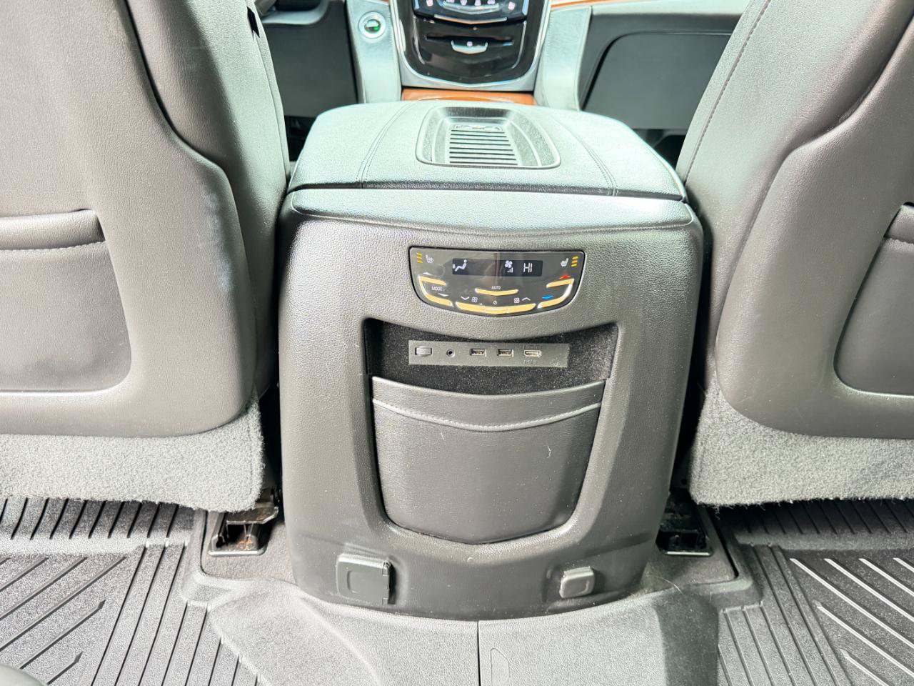 Used 2017 Cadillac Escalade Luxury AWD/4WD image 34