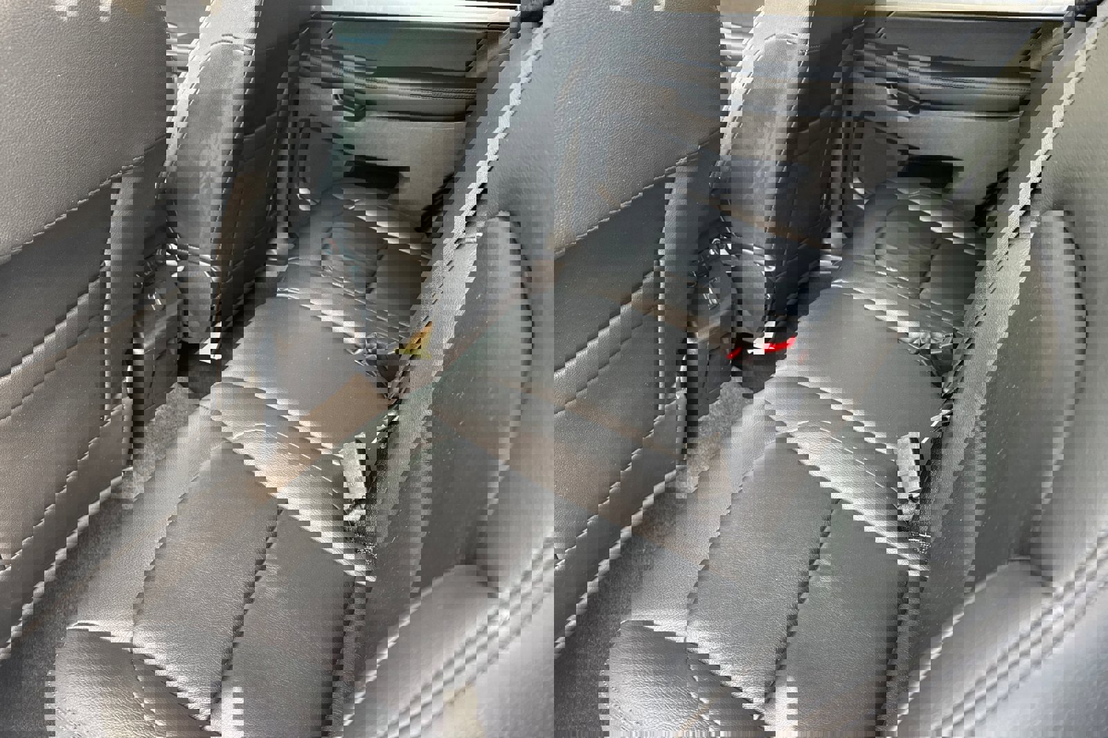 Used 2018 Ford Explorer XLT image 13