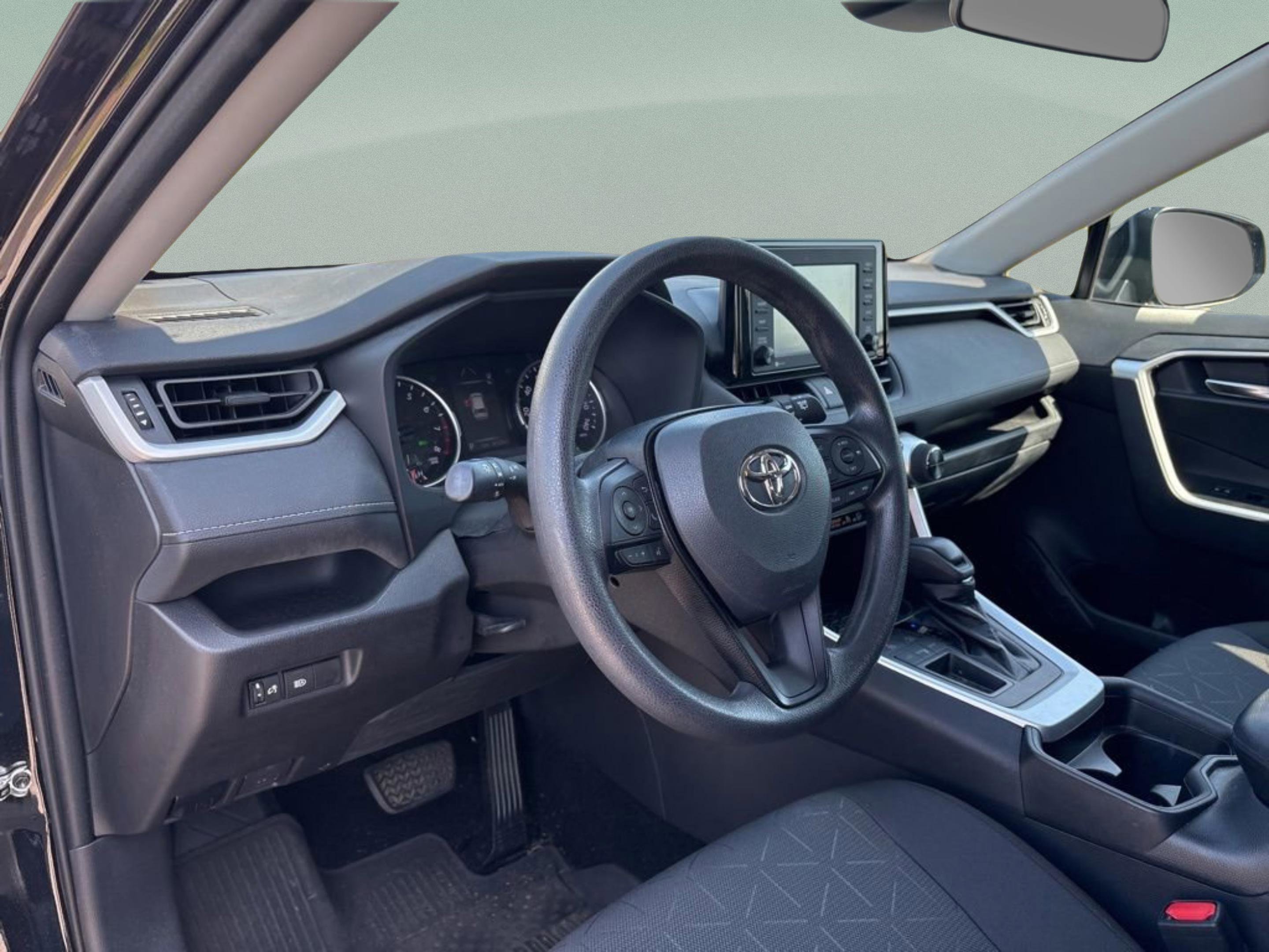 Used 2021 Toyota RAV4 XLE image 23
