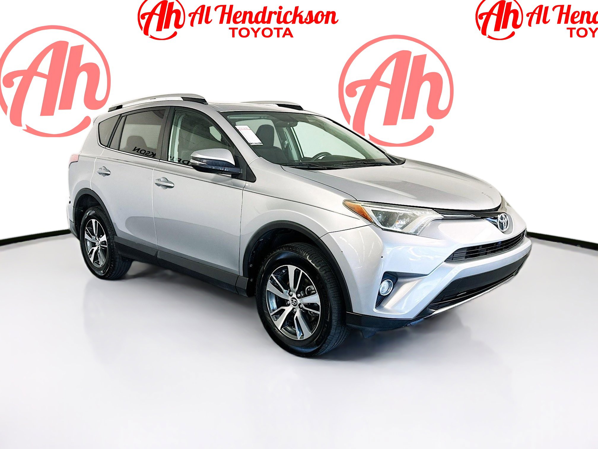 Used 2016 Toyota RAV4 XLE video 1