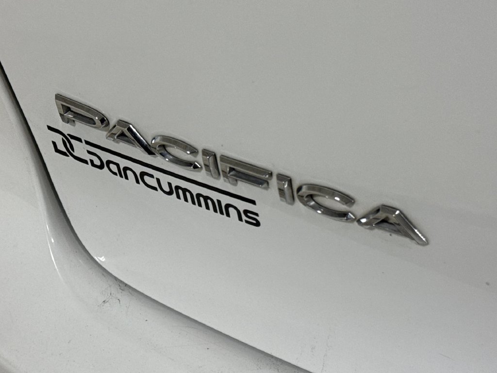 Used 2021 Chrysler Pacifica Touring-L FWD image 26