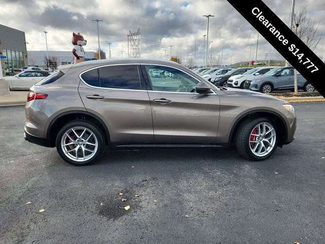 Used 2019 Alfa Romeo Stelvio Ti Lusso w/ Quick Order Package 22X Lusso image 9