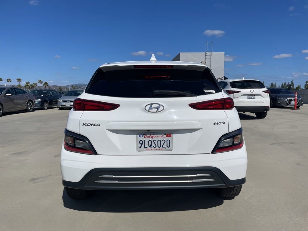 Used 2023 Hyundai Kona SE FWD image 3