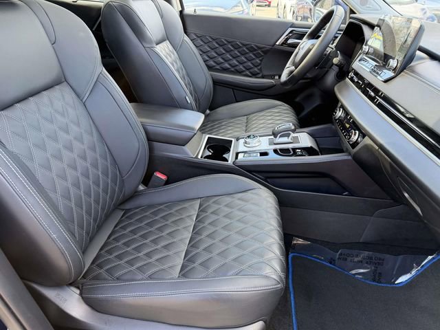 Used 2024 Mitsubishi Outlander SEL Black Edition image 17