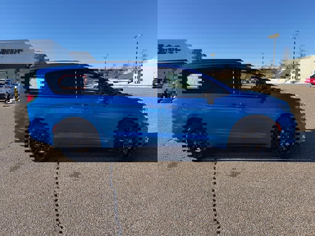 New 2026 Chrysler Pacifica Limited w/ S Appearance Package image 2