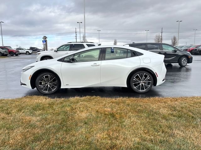 Used 2023 Toyota Prius XLE image 6