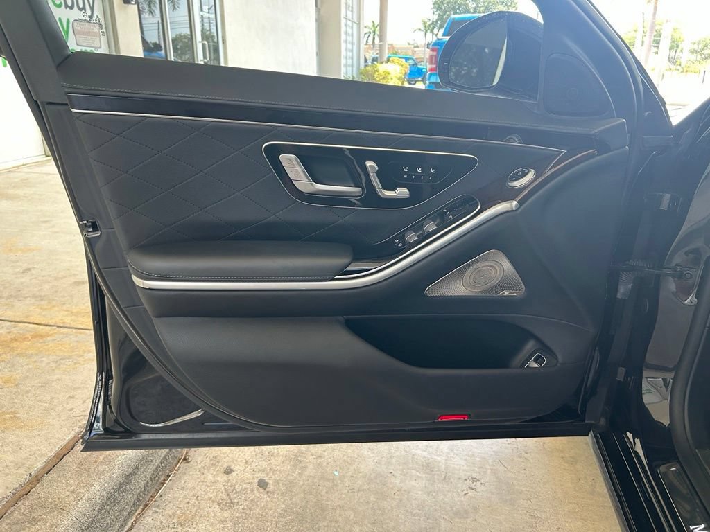 Used 2022 Mercedes-Benz S 580 4MATIC Sedan w/ Rear Seat Package image 39