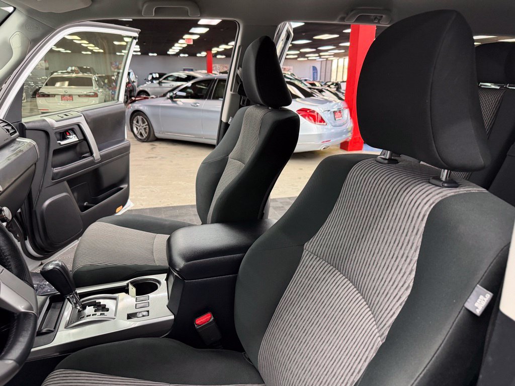 Used 2024 Toyota 4Runner SR5 AWD/4WD image 34
