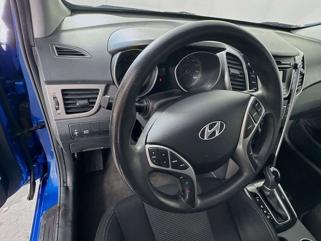 Used 2017 Hyundai Elantra GT image 11