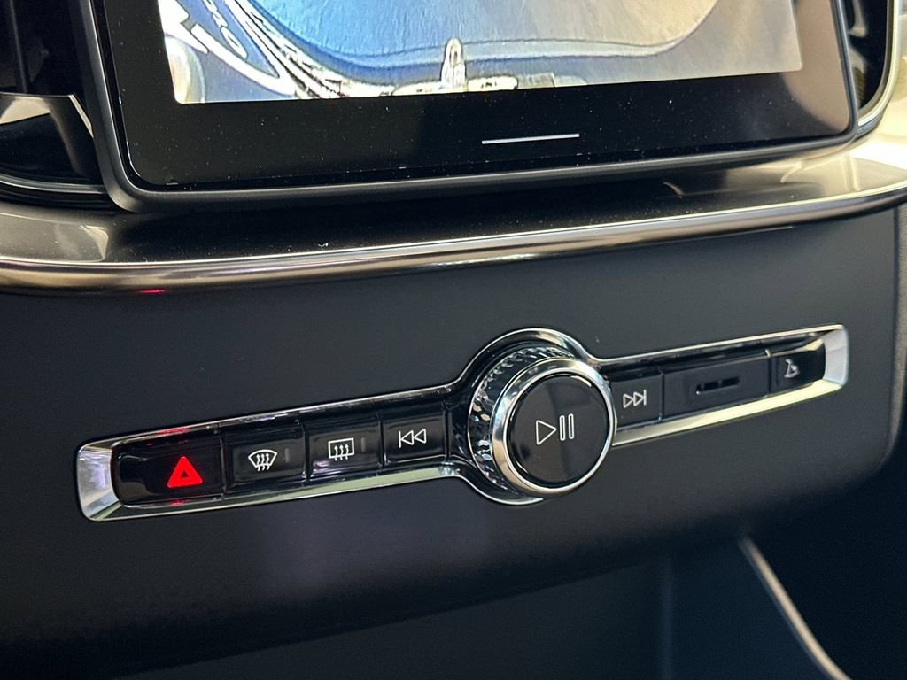 New 2026 Volvo XC90 T8 Plus w/ Protection Package Premier image 21