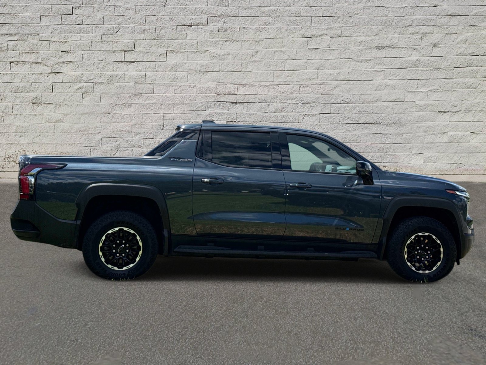 Used 2026 Chevrolet Silverado EV Trail Boss w/ Premium Package AWD/4WD image 5