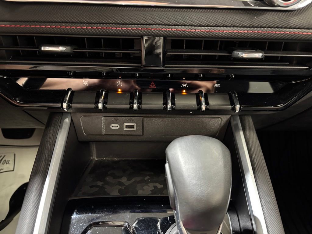 Used 2023 Chevrolet Colorado Z71 AWD/4WD image 12
