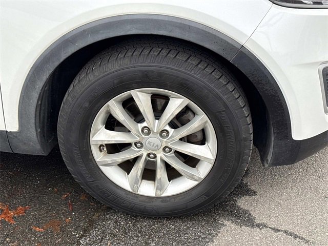 Used 2017 Kia Sorento LX image 7