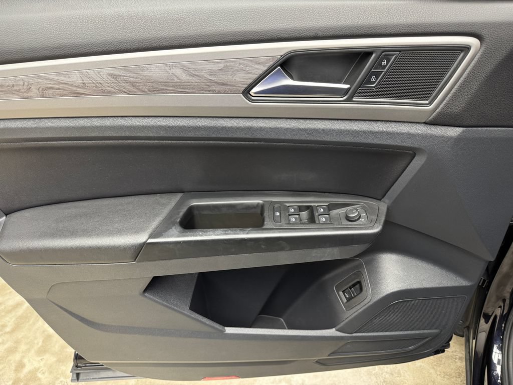Used 2020 Volkswagen Atlas Cross Sport SE AWD/4WD image 10