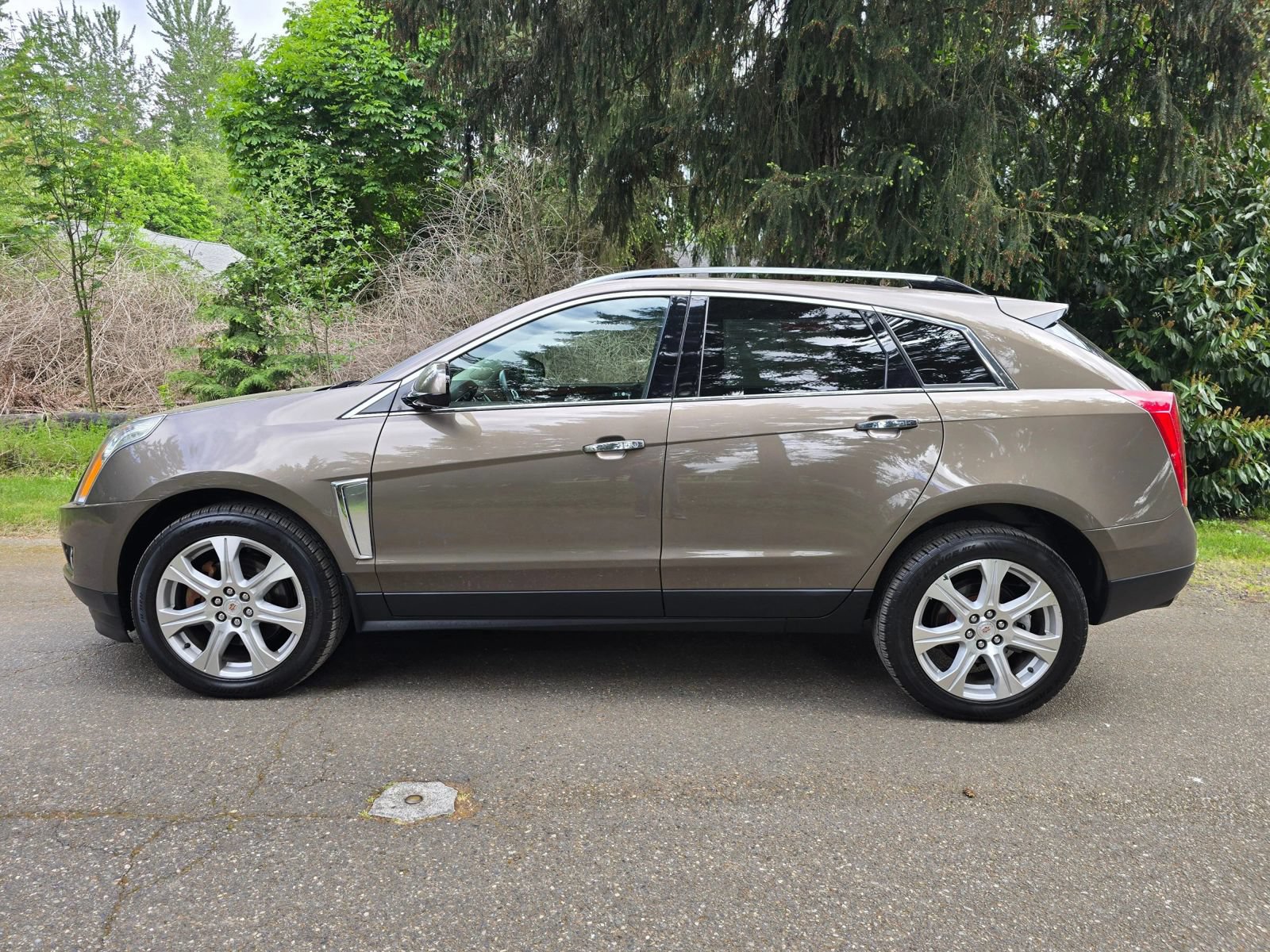 Used 2016 Cadillac SRX Performance w/ Driver Awareness Package AWD/4WD image 2