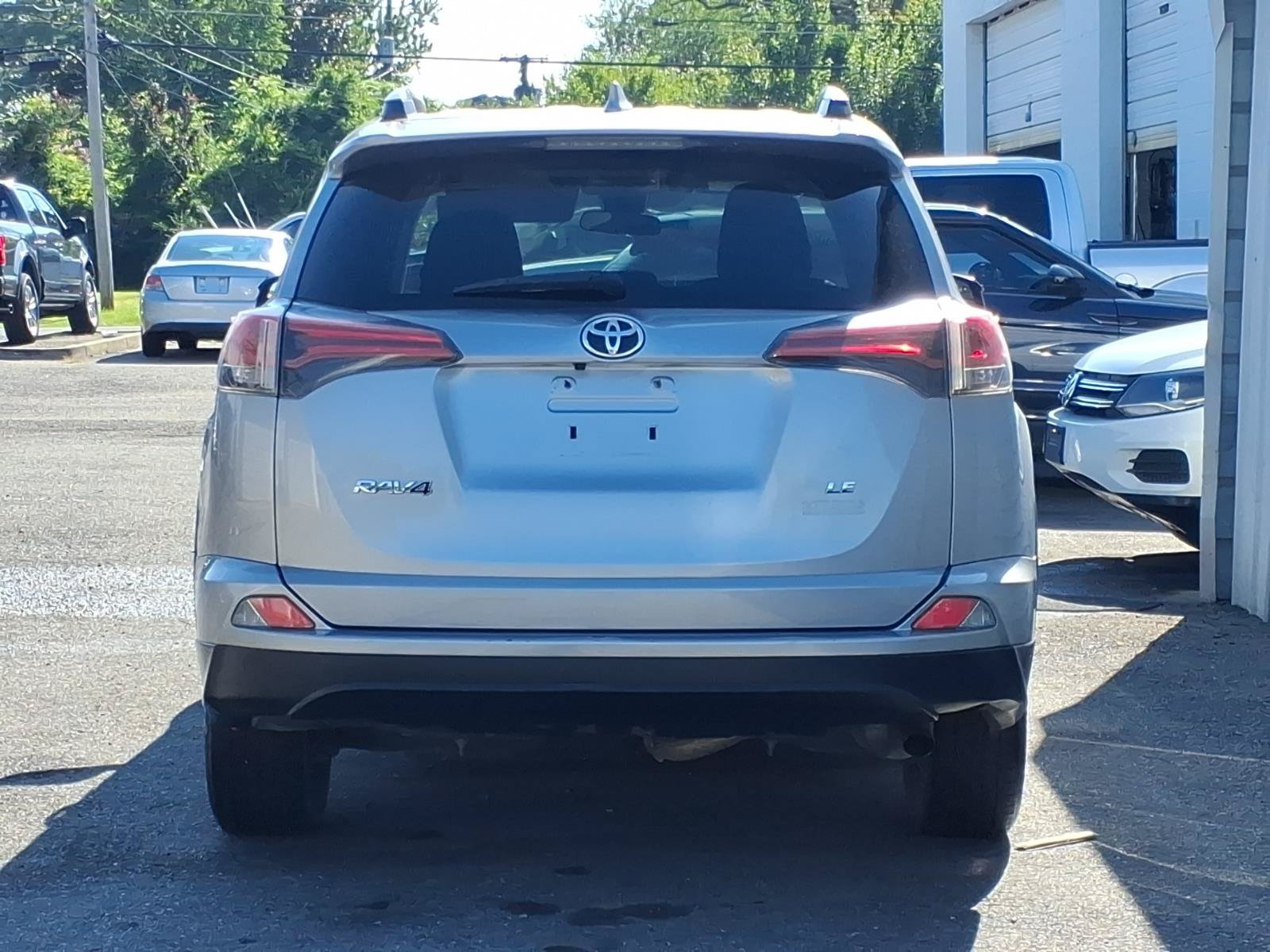 Used 2017 Toyota RAV4 LE FWD image 4