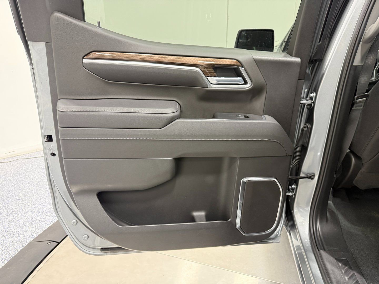 Used 2025 Chevrolet Silverado 1500 RST w/ Convenience Package II AWD/4WD image 42