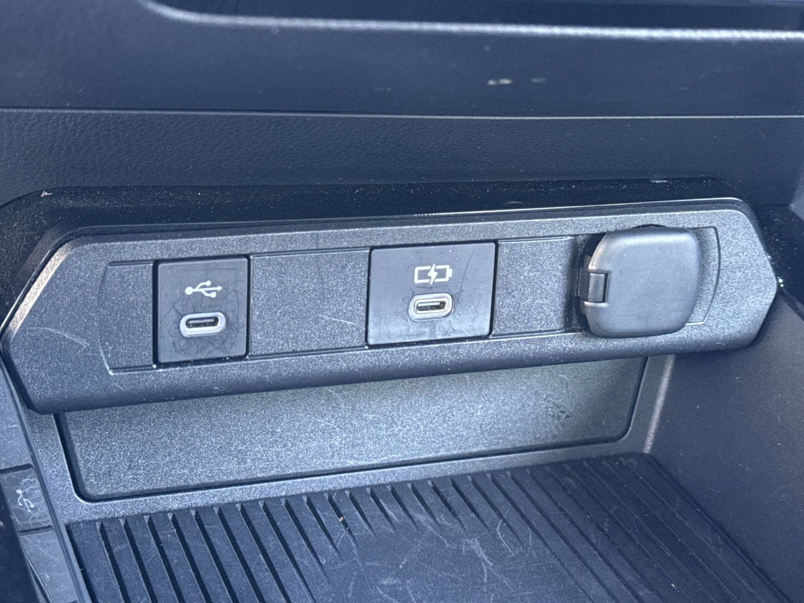 Used 2024 Toyota Prius XLE image 34