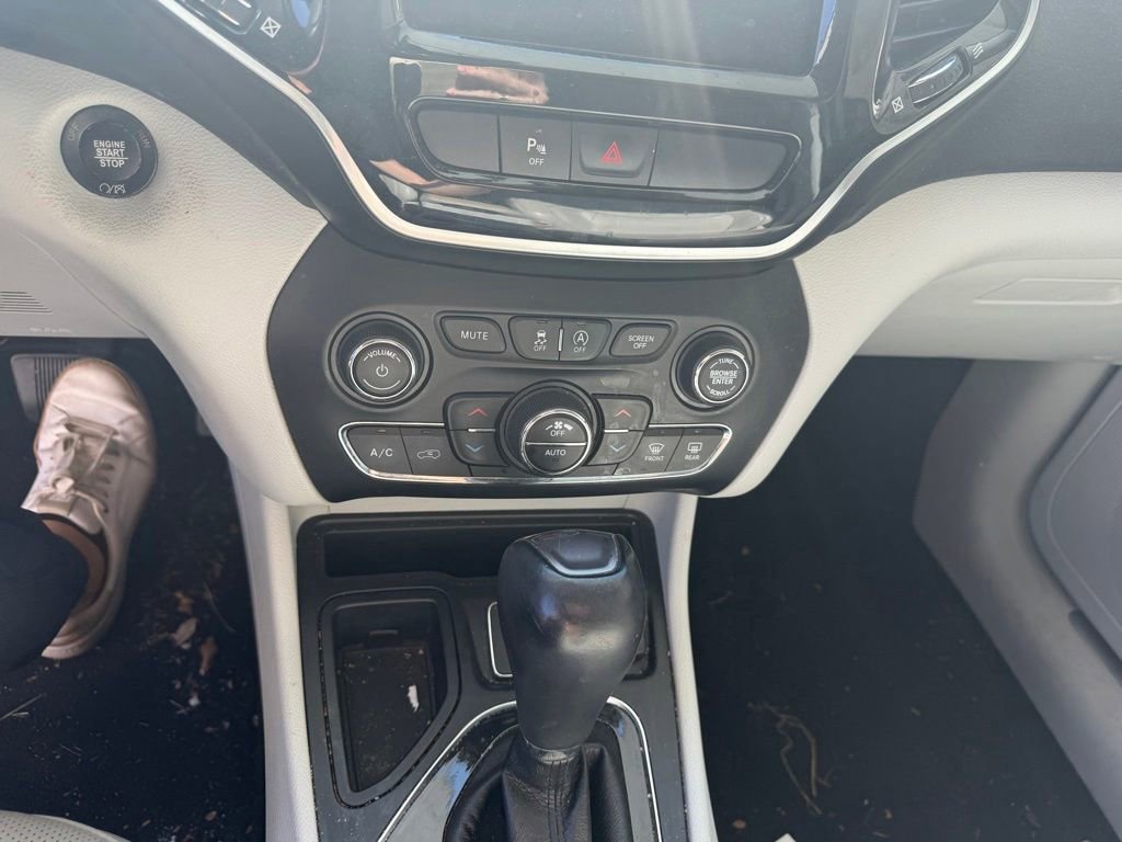 Used 2020 Jeep Cherokee Limited FWD image 18