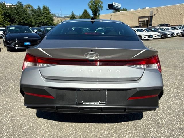 Used 2026 Hyundai Elantra SE FWD image 18