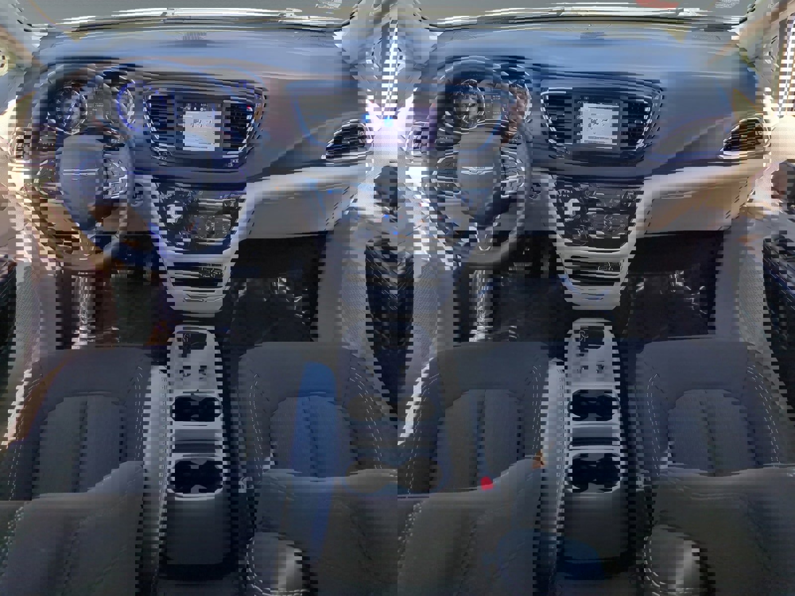 Used 2022 Chrysler Voyager LX image 10