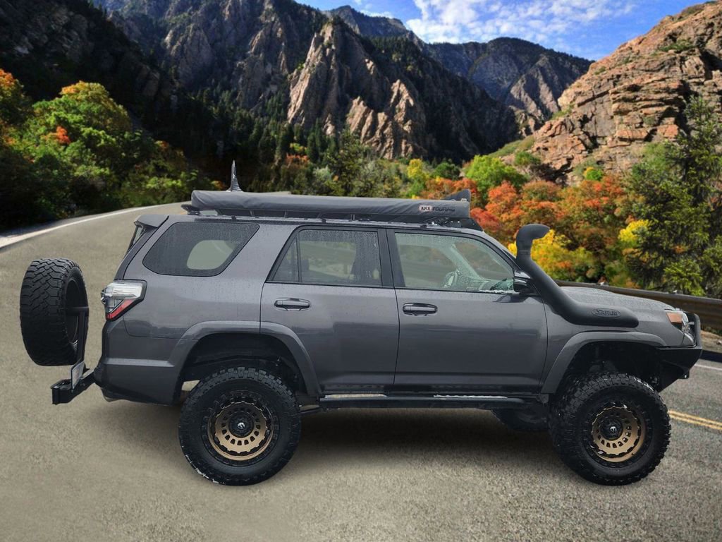 Used 2022 Toyota 4Runner TRD Sport image 2
