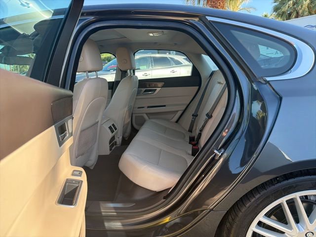 Used 2017 Jaguar XF Prestige image 10
