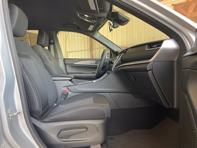 Used 2025 Jeep Grand Cherokee Laredo RWD image 21